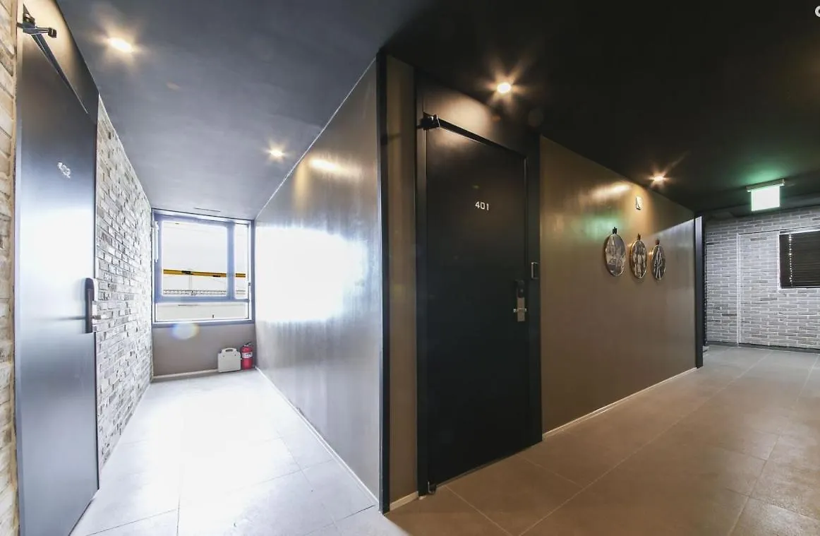 Brown Dot Hotel Gwangan Beach Μπουσάν 2*,